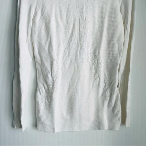Tribal turtleneck sweater with stitching pattern white long sleeve - Picture 4 of 8